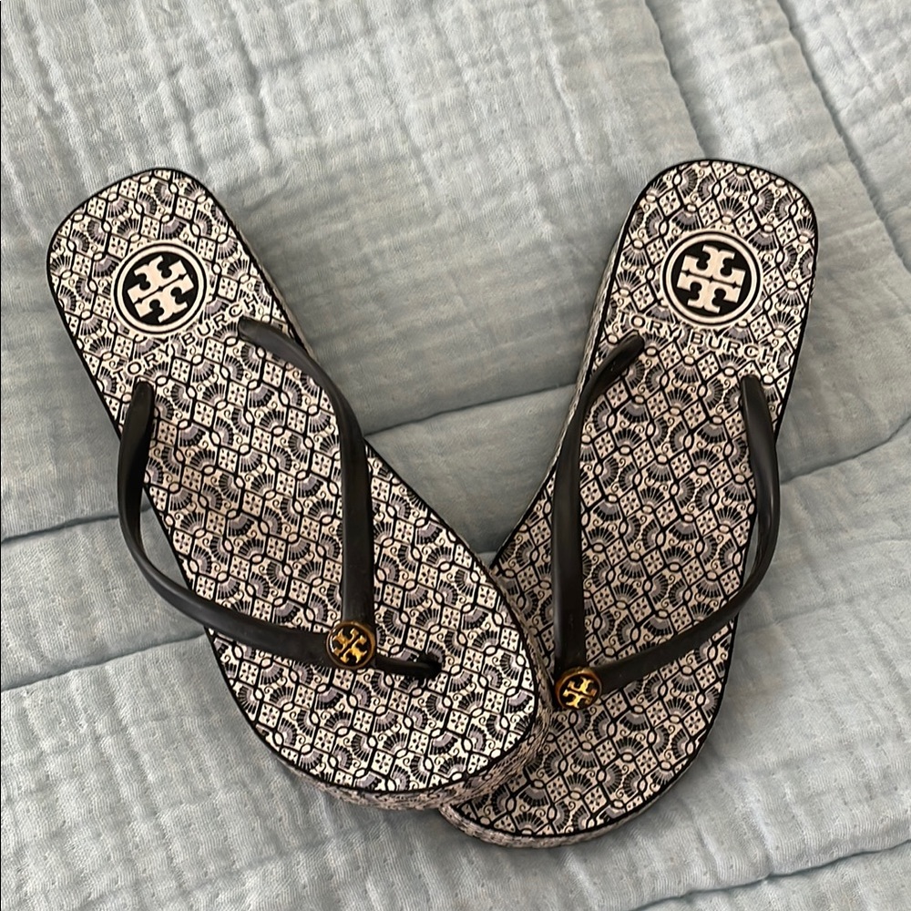 Tory Burch Monochrome Patterned Flip Flops